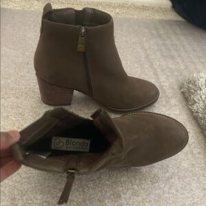 Blondo Women's Taupe/Green Ankle Booties